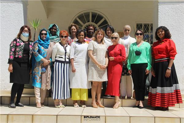 حبيبة عبد الرازق وزوجات الدبلوماسيين في جنوب أفريقيا