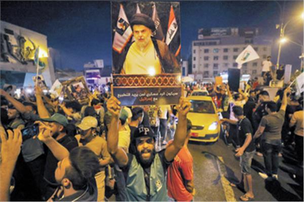أنصار التيار الصدرى يحتفلون بالفوز فى بغداد  بعد ظهور النتائج الأولية