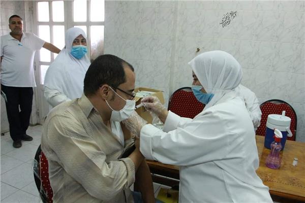 تطعيم الأطقم الطبية و أعضاء هيئة التدريس