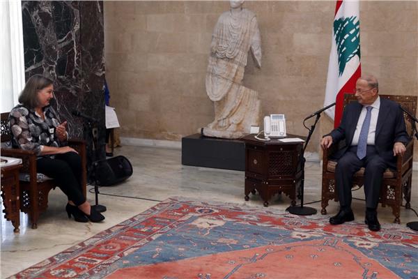 نائبة وزير الخارجية الأمريكي للشؤون السياسية، فيكتوريا نولاند والرئيس اللبناني