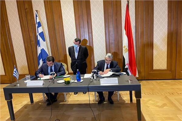 خلال توقيع  مذكرة تفاهم للربط الكهربائى بين مصر واليونان