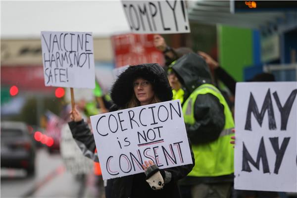 موظفون في "بوينج" يحتجون ضد إلزامية التطعيم
