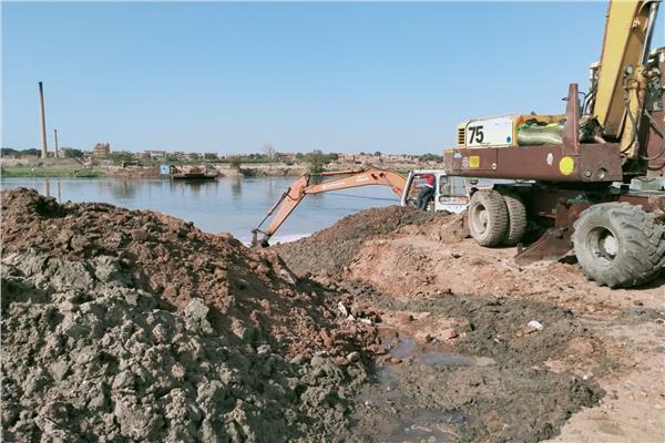 محافظة الجيزة تزيل ٣١ حالة تعديات على حرم النيل وأراضي زراعية وبناء مخالف | صور