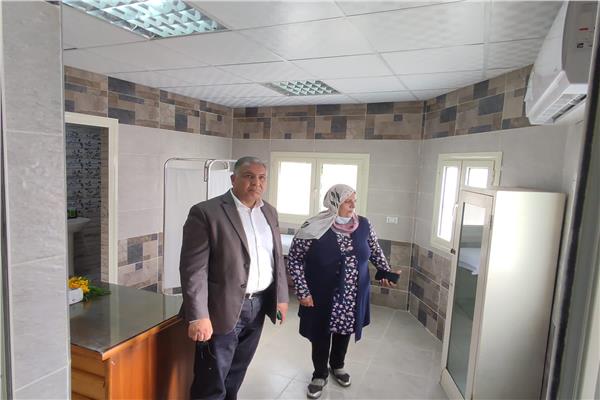 د. محمد فكري خضر نائب رئيس جامعة الأزهر لفرع البنات يتابع تجهيزات العيادة الطبية