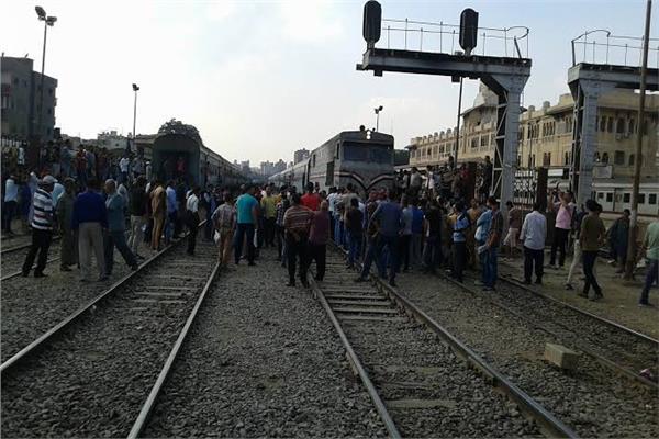 زحام شديد بمحطة قطار طنطا بين الركاب بسبب إلغاء قطار المنصوره 
