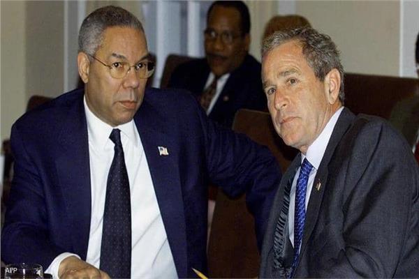 وزير الخارجية الأمريكي الراحل كولن باول و الرئيس الاسبق بوش الابن