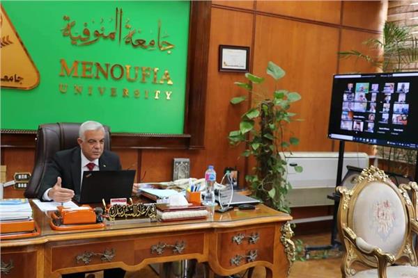 مبارك يعقد لقائه الشهرى بالنواب وأمين عام الجامعة وعمداء الكليات أون لاين