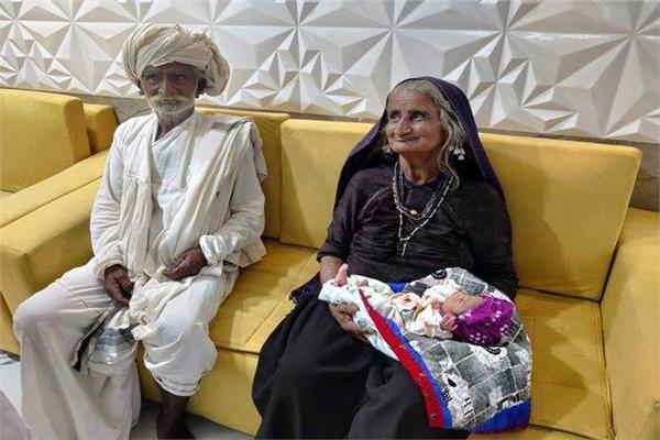 إمرأة هندية تنجب بعد 70 عاماً 