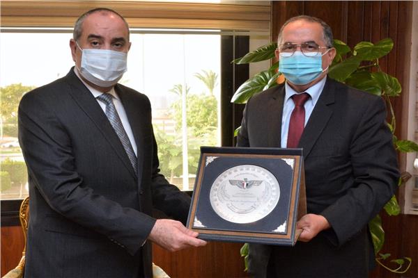 وزير الطيران المدنى يلتقى مدير عام المنظمة العربية للطيران