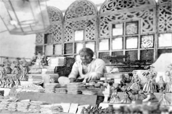 بائع حلوى المولد فى لقطة من عام 1909