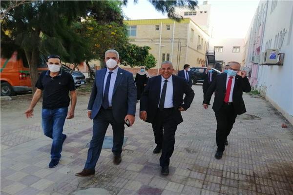 نائب رئيس جامعة الأزهر يتفقد المستشفى الجامعي بدمياط      