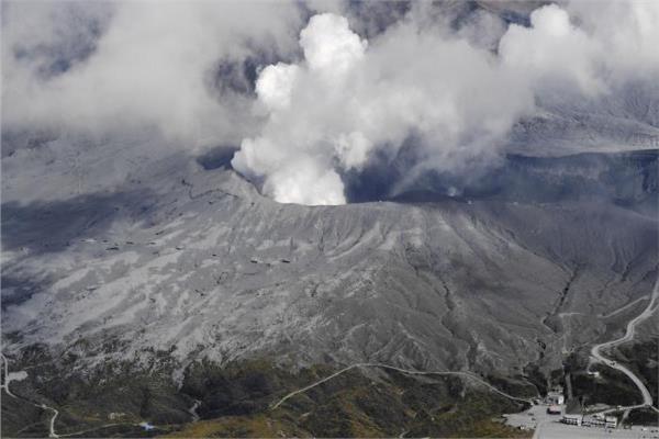 بركان جبل آسو في اليابان