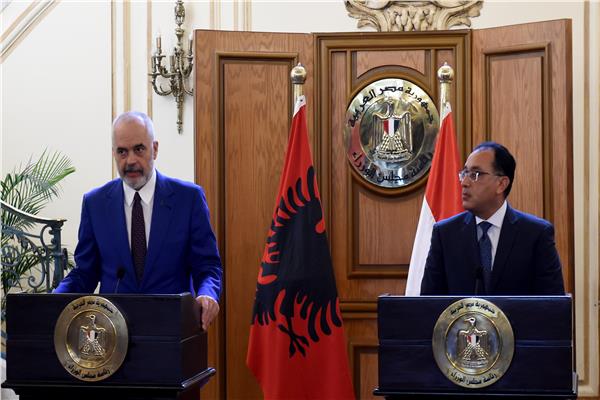 رئيسا الوزراء المصري والألباني يعقدان مؤتمرا صحفيا عقب جلسة مشاورات موسعة 