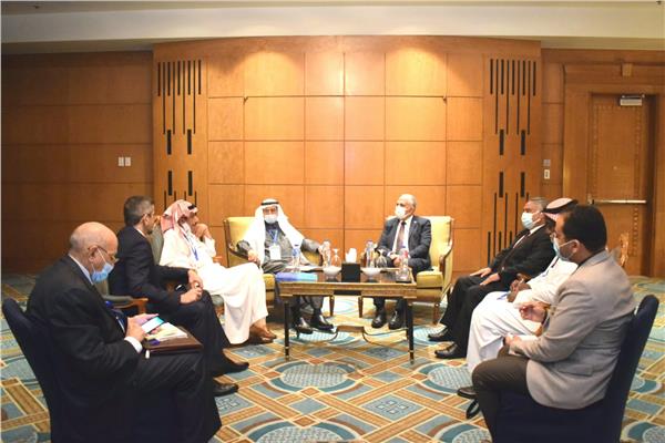  عبد العاطى يلتقى وزير المياه والطاقة اللبنانى ونائب وزير الزراعة السعودي      