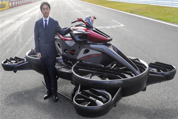 صورة ابتكار دراجة نارية طائرة بسرعة 100 كيلومتر في الساعة