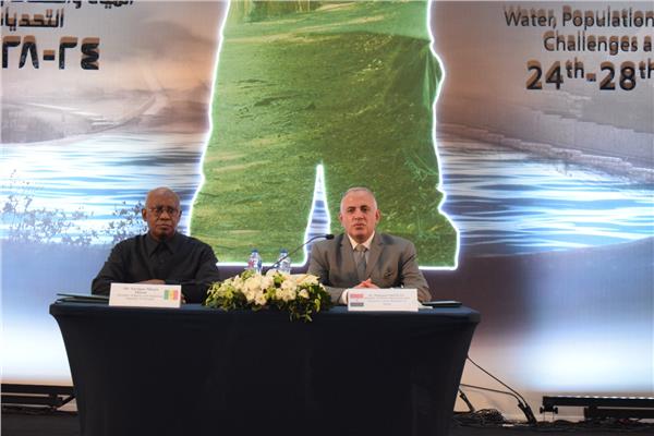 الدكتور محمد عبد العاطي وزير الموارد المائية ووزير المياه والصرف الصحي بدولة السنغال