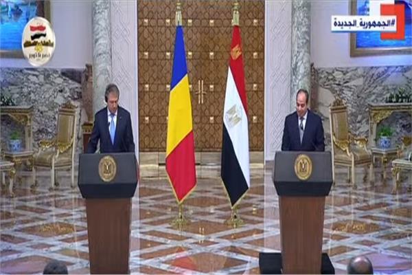 صورة من المؤتمر الصحفي لرئيس رومانيا والرئيس السيسي
