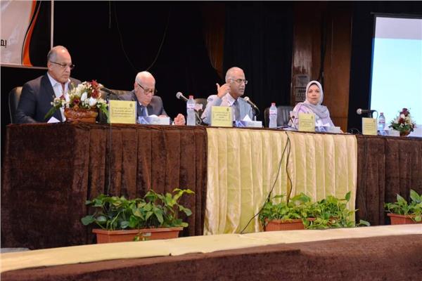 محافظ بورسعيد يشارك في اجتماع مجلس إدارة الجامعة 