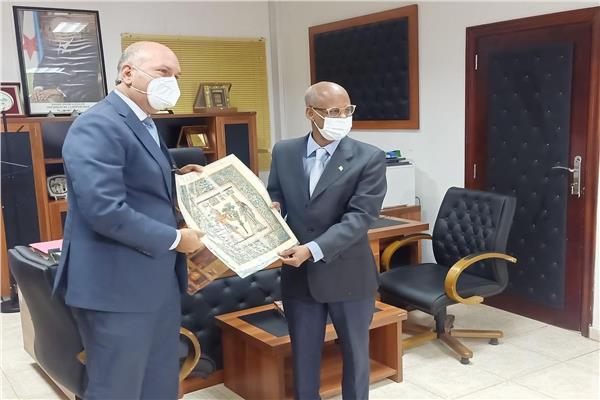 وزير الصحة الجيبوتي يستقبل السفير المصري لتعزيز التعاون الثنائي المشترك 
