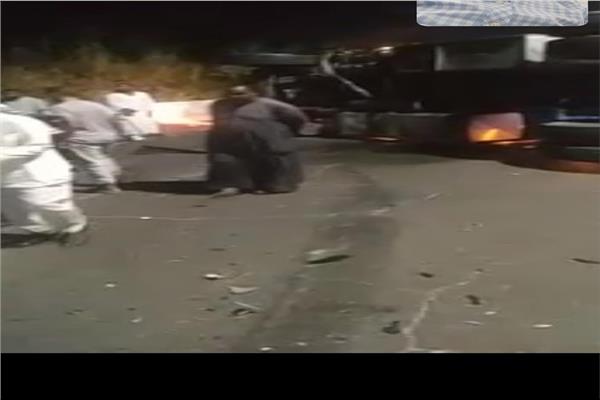 إصابة 4 أشخاص إثر حادث إنقلاب تريلا 