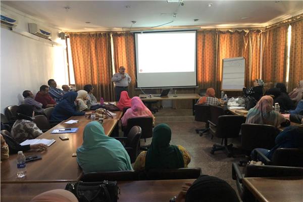 تدريب 45 من  العاملين بوحدات حماية الطفولة في بني سويف