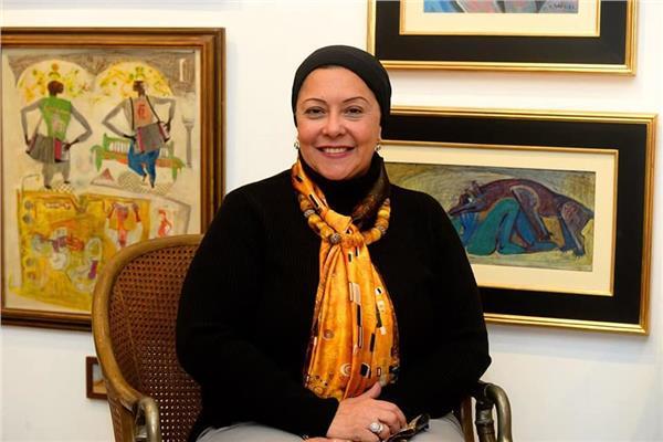 الدكتورة صفية القباني نقيب الفنانين التشكيليين