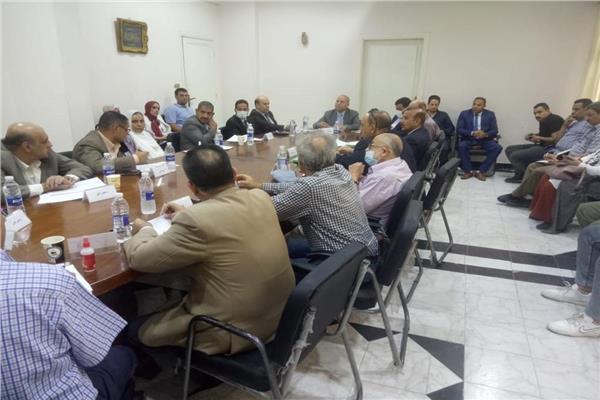 نائب محافظ القاهرة يناقش الانتهاء من إجراءات التصالح بمخالفات البناء