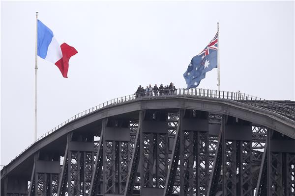 العلمان الفرنسي والاسترالي