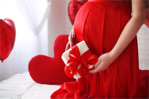 الحامل في عيد الحب