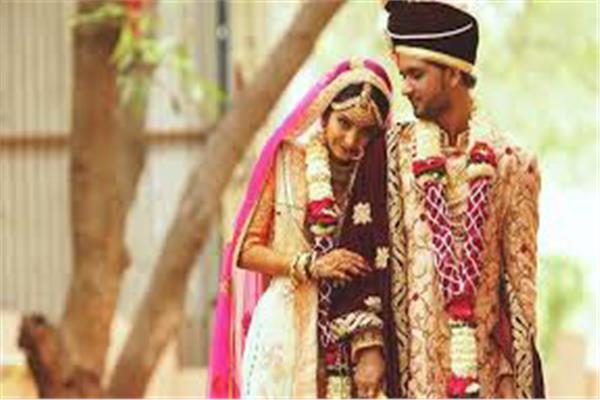 هندي يساعد زوجته على الزواج من عشيقها  