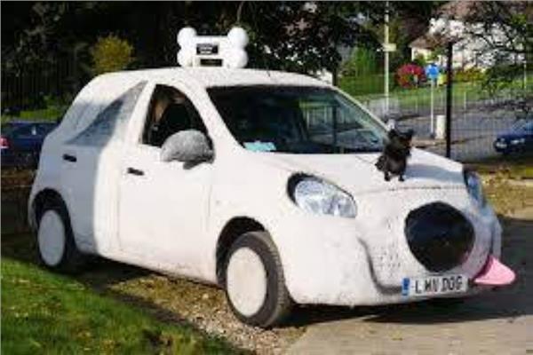 بريطاني يحول سيارته إلى كلب