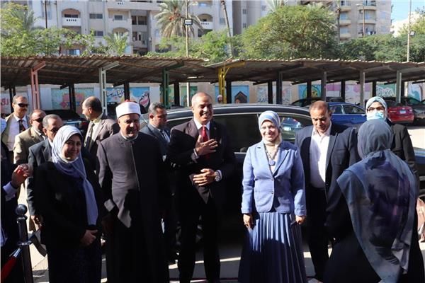 رئيس الجامعة يصل دراسات الإسكندرية لافتتاح مؤتمرها الدولي الرابع