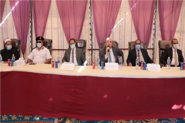 محافظ بني سويف  ومدير الأمن يشهدان جلسة إنهاء خصومة ثأرية بين عائلتين  