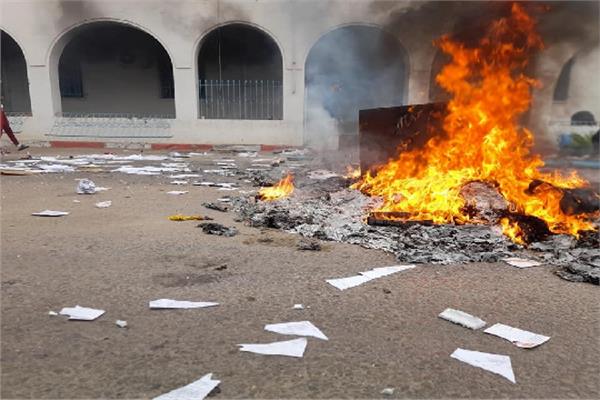  حرق مركز الحرس الوطني في مدينة عقارب التونسية 