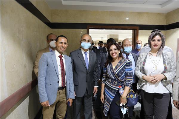 رئيس جامعة الزقازيق يلتقى رجال مستثمرى العاشر من رمضان استعداداً لافتتاح المستشفى الجامعى