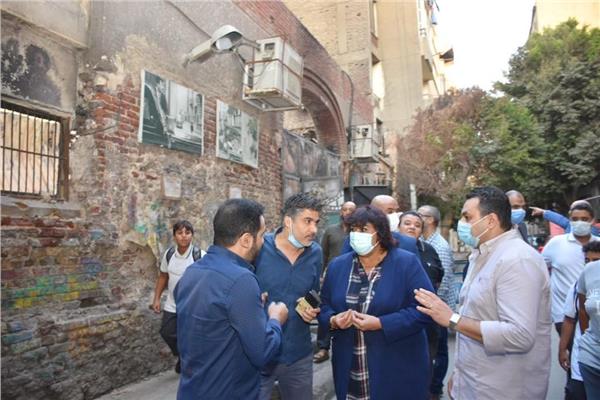 وزيرة الثقافة تتفقد آثار الحريق بمسرح الجزويت 