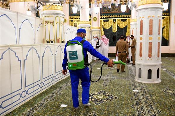 استمرار أعمال تطهير وتعقيم المسجد النبوي - أرشيفية
