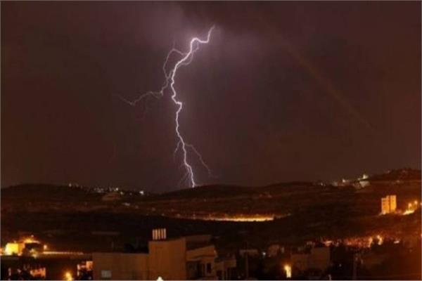 برق ورعد يضرب محافظة أسوان