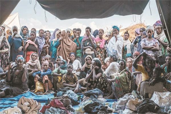 لاجئات من إثيوبيا يفررن من الصراع الدامى فى تيجراى «صورة أرشيفية من أ ف ب»