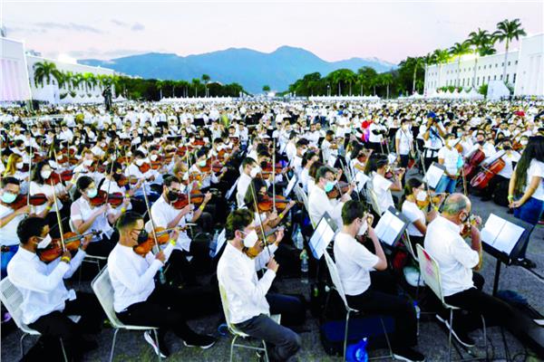  لدخول «جينيس»..12 ألف فنزويلي يعزفون لتشايكوفسكي