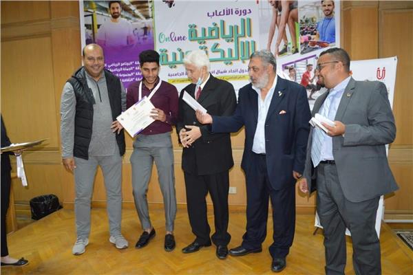 توزيع الجوائز على الفائزين بالدورة الإلكترونية الأولي لاتحاد شمال أفريقيا للرياضة الجامعية 