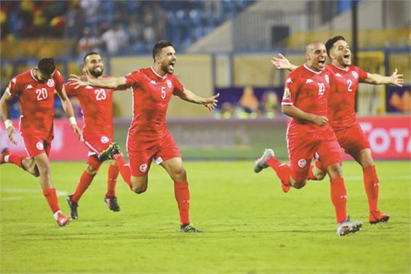 فرحة لاعبى تونس بعد التأهل للمرحلة النهائية
