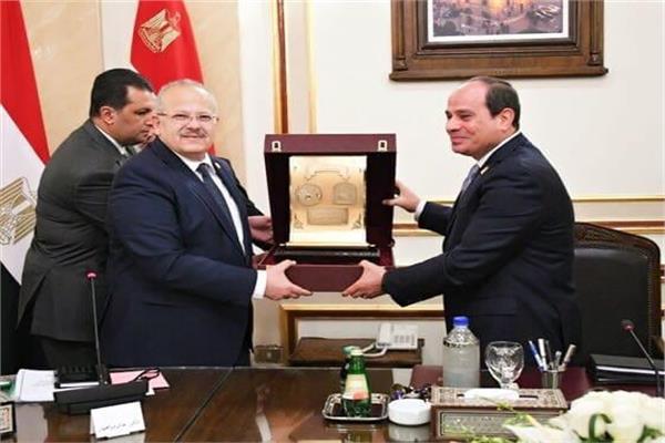 الرئيس عبد الفتاح السيسي ورئيس جامعة القاهرة