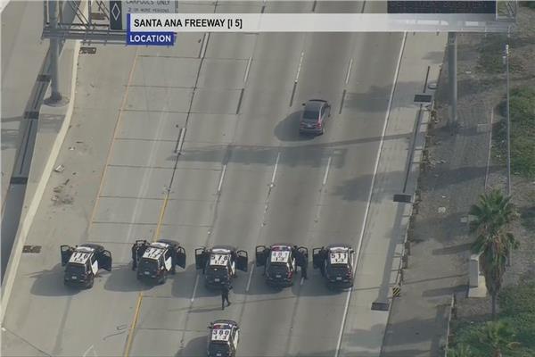 قوات شرطة لوس أنجلوس أثناء محولة القبض علي اللص 