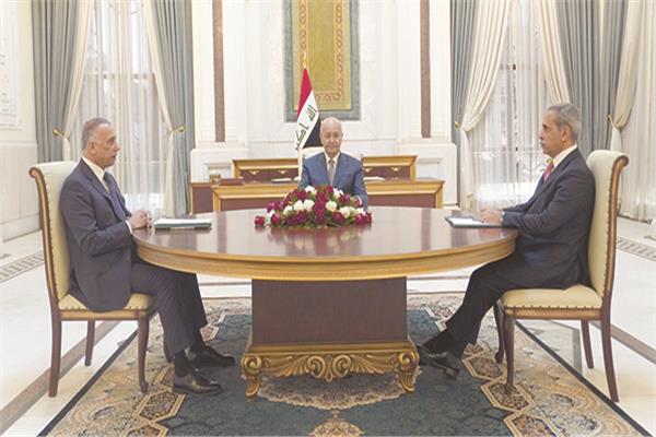 رئيس جمهورية العراق خلال اجتماعه مع رئيس الوزراء ورئيس مجلس القضاء الأعلى