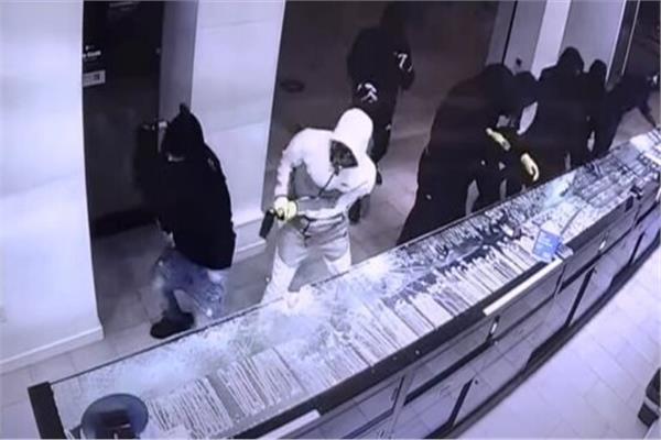 عملية سطو مسلح لسرقة متجر مجوهرات في أقل من 60 ثانية