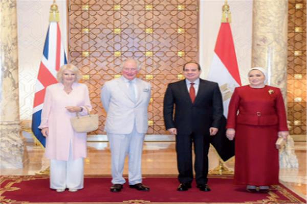 الرئيس عبدالفتاح السيسى والسيدة قرينته خلال استقبالهما الأمير تشارلز وزوجته كاميلا