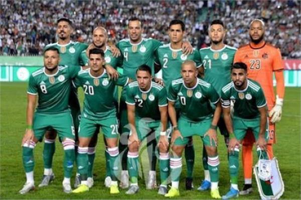 المنتخب الجزائري لكرة القدم يتوج بجائزة أفضل منتخب عربي