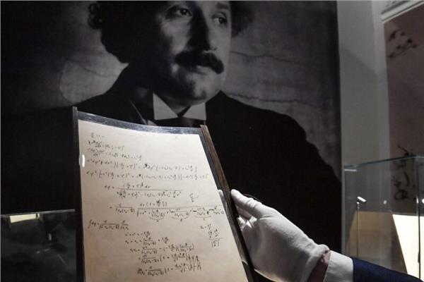 مخطوطة نادرة لألبرت أينشتاين 