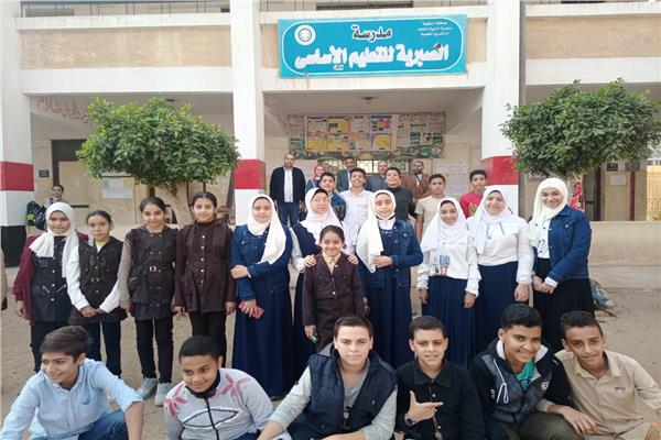 قوافل جامعة المنصورة بتوعية مدارس مركز شربين بقري حياة كريمة